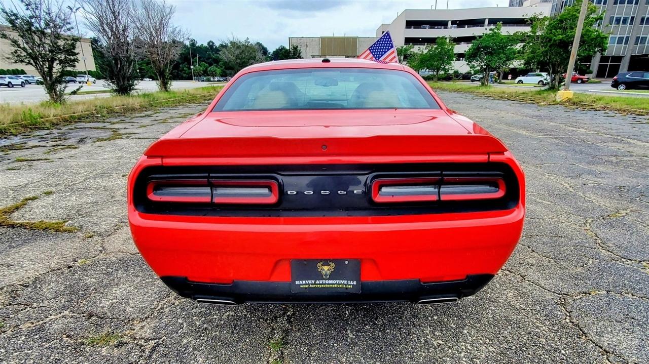 Dodge Challenger SXT RWD 2021