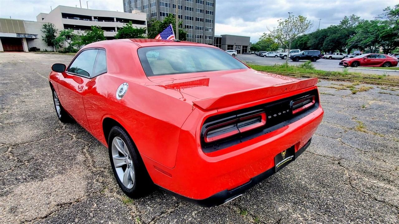 Dodge Challenger SXT RWD 2021