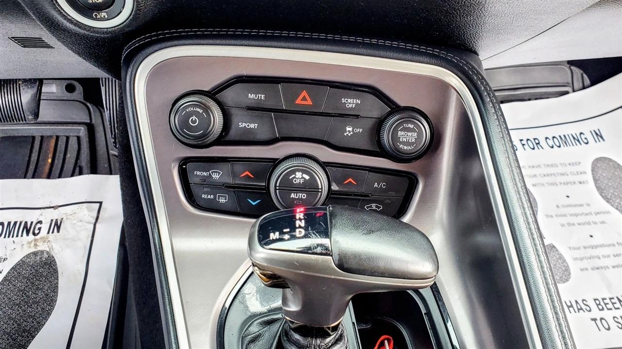 Dodge Challenger SXT RWD 2021