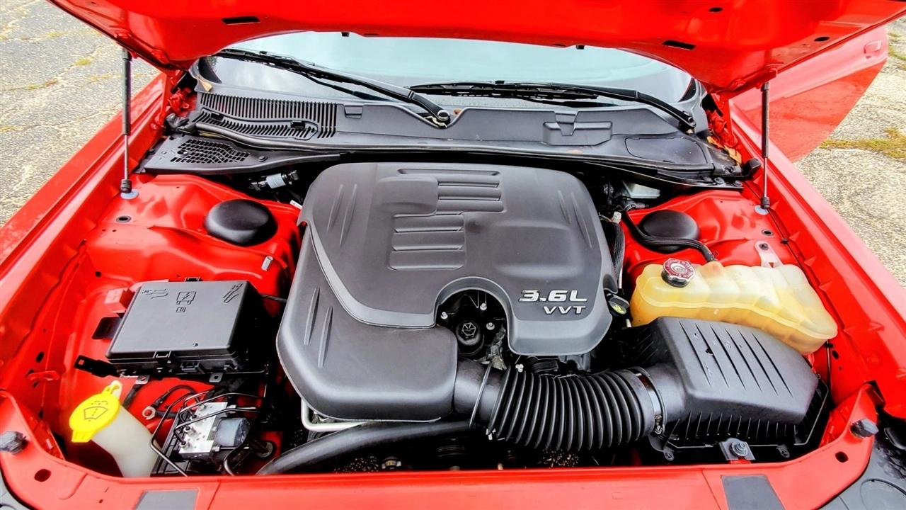 Dodge Challenger SXT RWD 2021