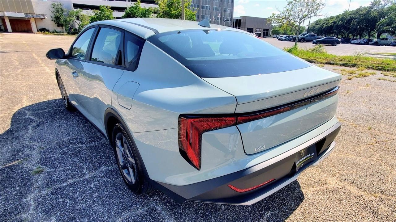 Kia K4 LXS FWD 2025