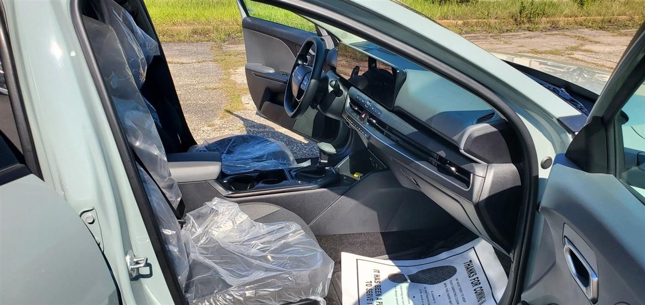 Kia K4 LXS FWD 2025