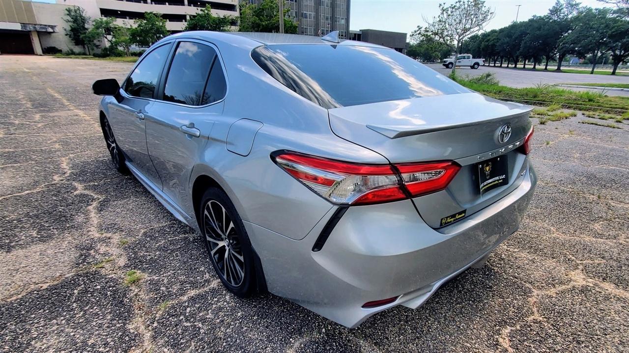 Toyota Camry XLE Auto (Natl) 2019