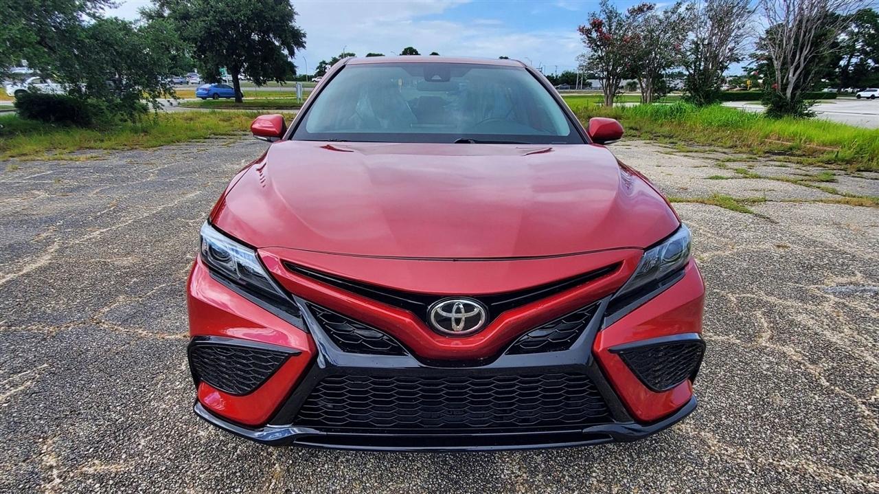 Toyota Camry SE Auto (Natl) 2021
