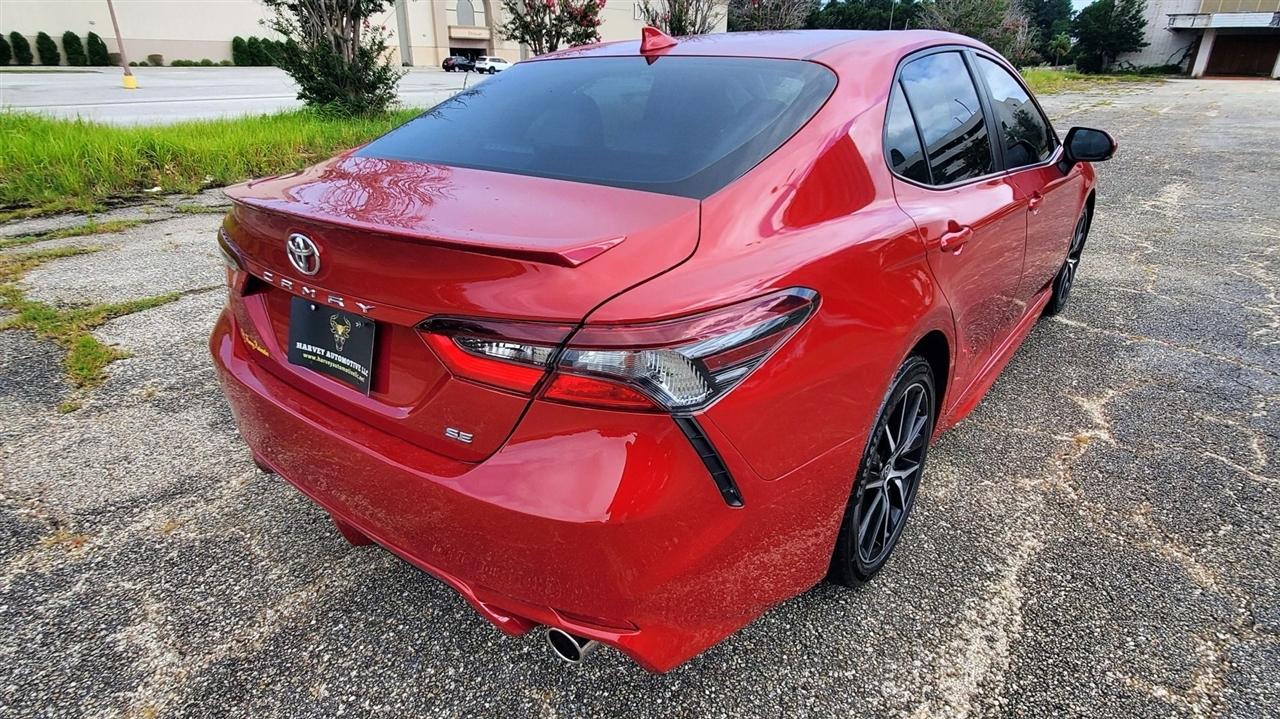 Toyota Camry SE Auto (Natl) 2021