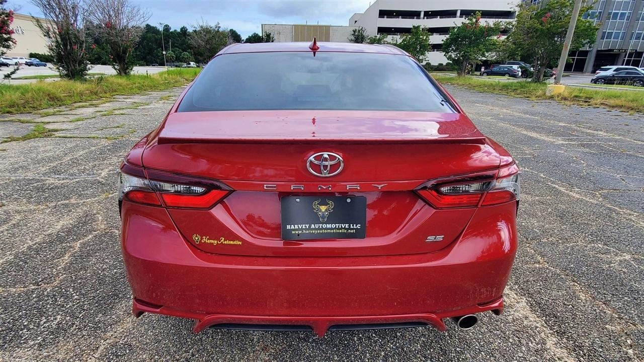 Toyota Camry SE Auto (Natl) 2021