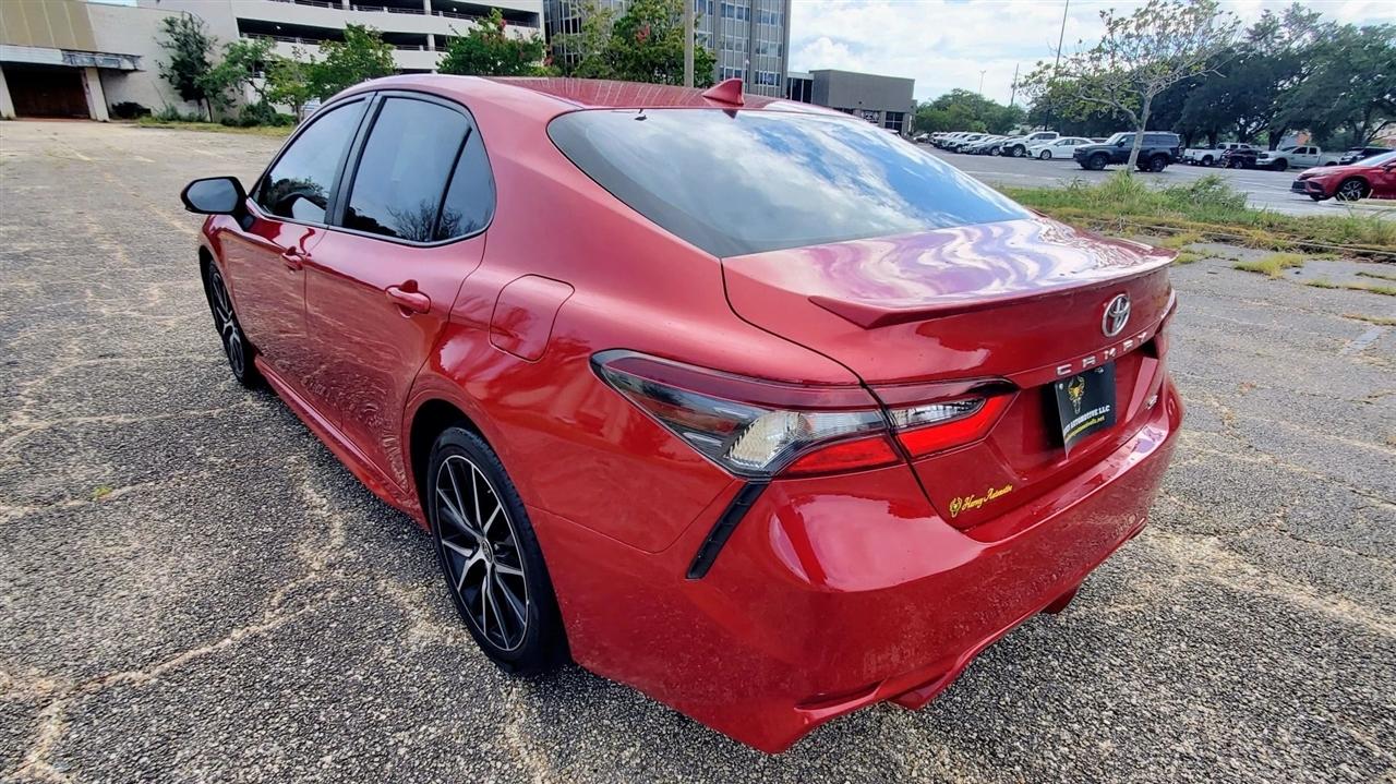 Toyota Camry SE Auto (Natl) 2021