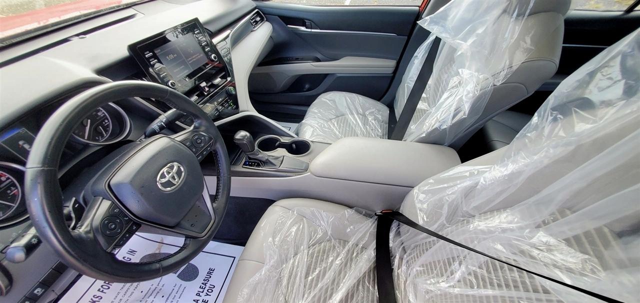 Toyota Camry SE Auto (Natl) 2021