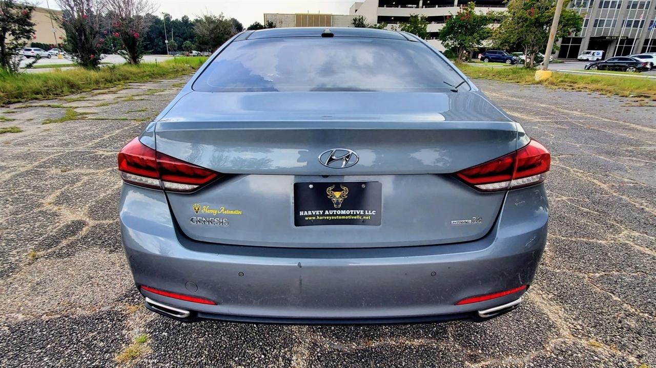 Hyundai Genesis 4dr Sdn V6 3.8L AWD 2015