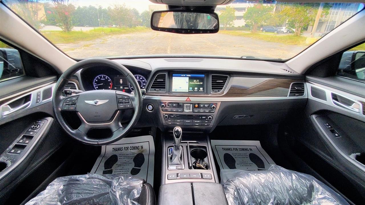 Hyundai Genesis 4dr Sdn V6 3.8L AWD 2015