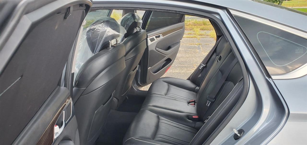 Hyundai Genesis 4dr Sdn V6 3.8L AWD 2015