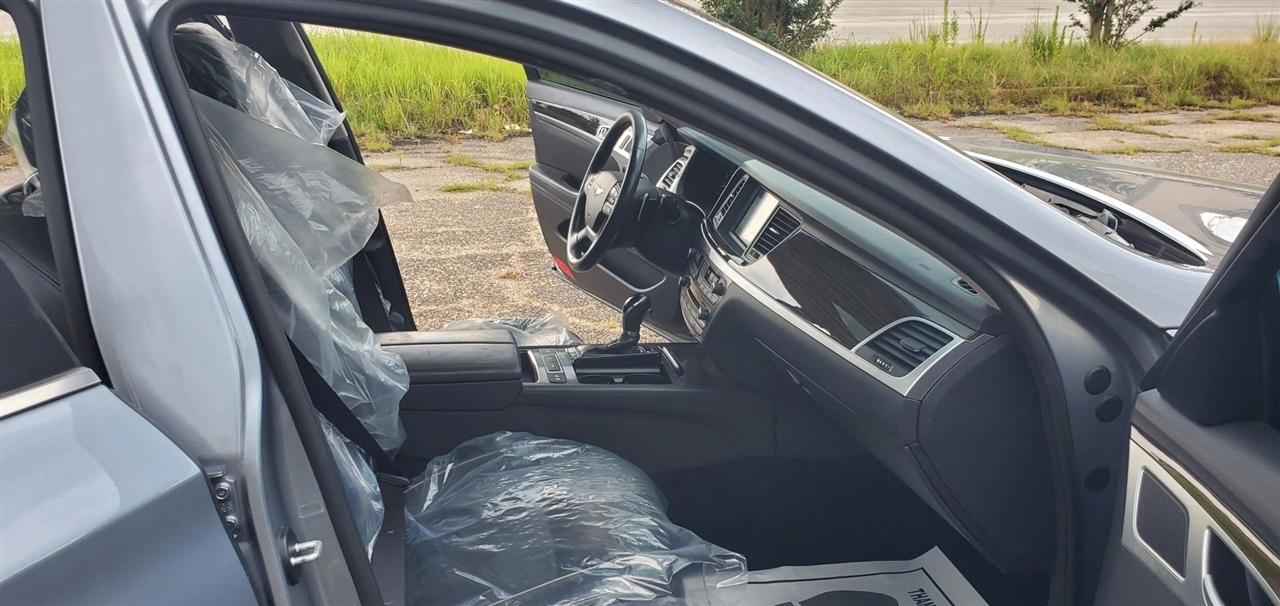 Hyundai Genesis 4dr Sdn V6 3.8L AWD 2015