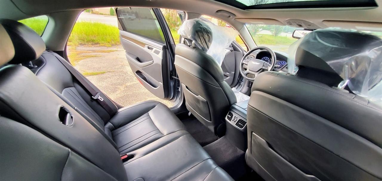 Hyundai Genesis 4dr Sdn V6 3.8L AWD 2015
