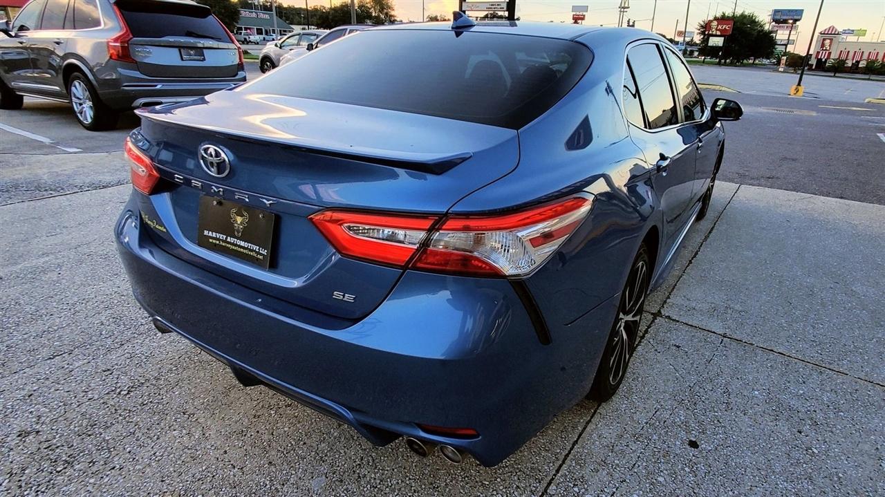 Toyota Camry SE Auto (Natl) 2020