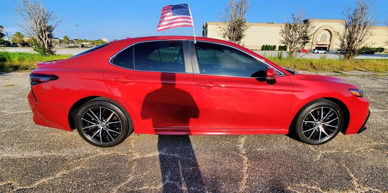 Toyota Camry SE Auto (Natl) 2021