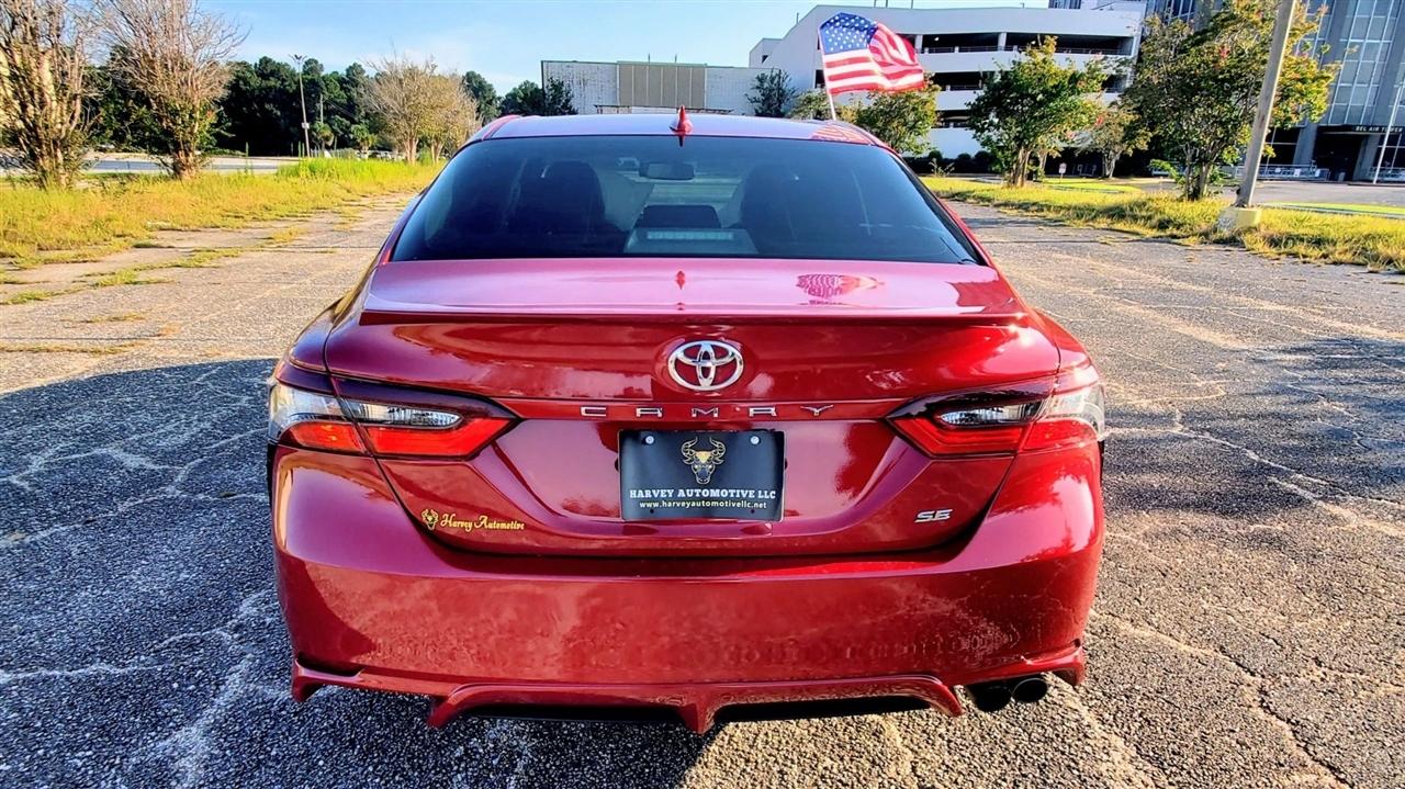 Toyota Camry SE Auto (Natl) 2021