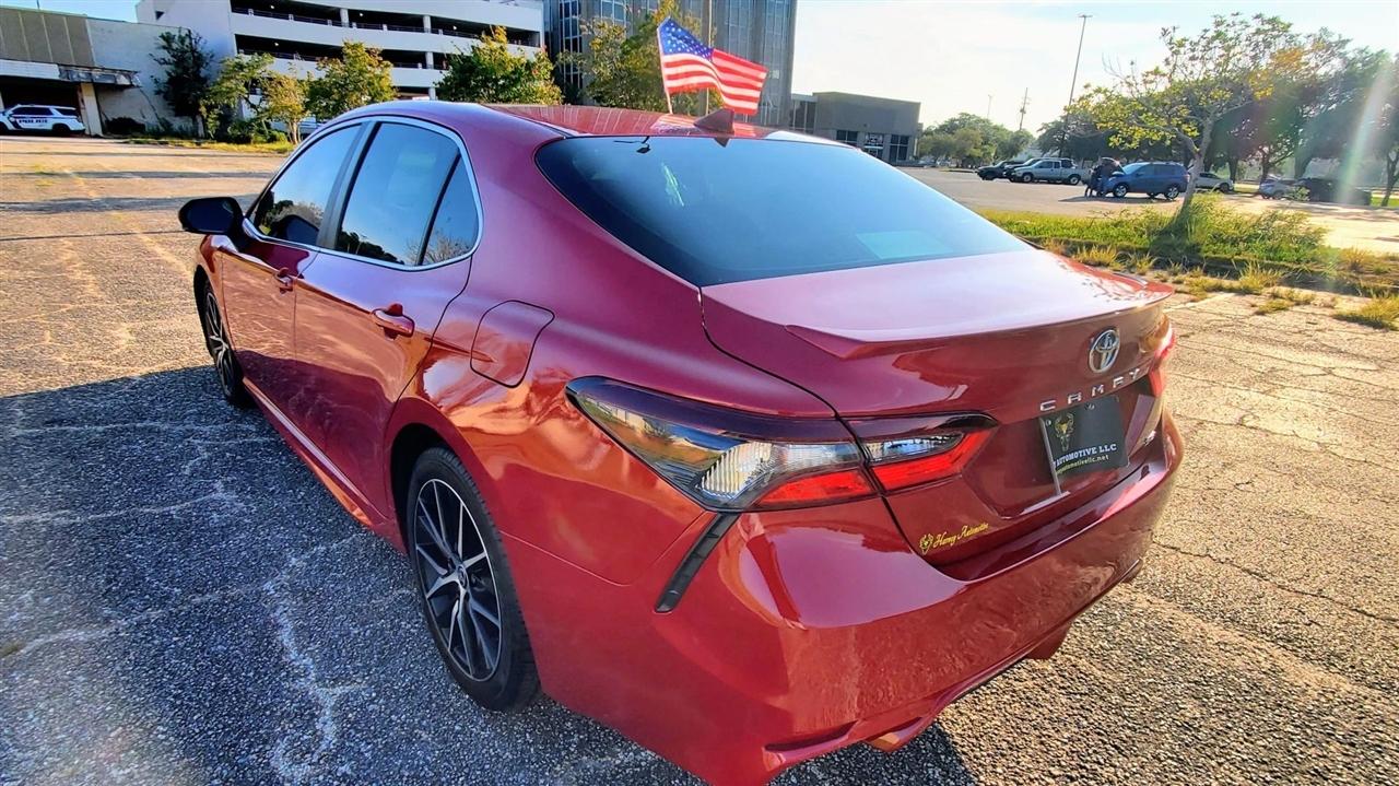 Toyota Camry SE Auto (Natl) 2021