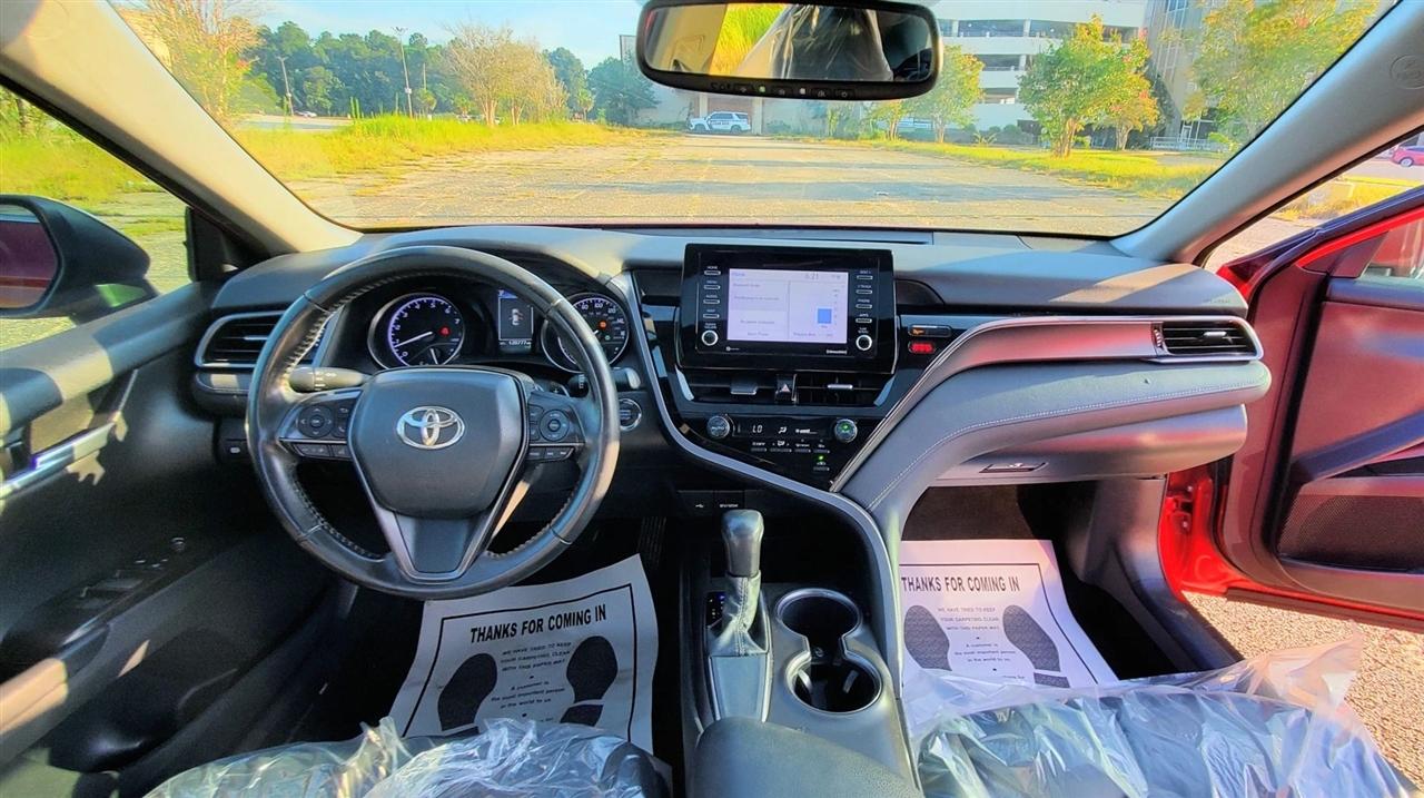 Toyota Camry SE Auto (Natl) 2021