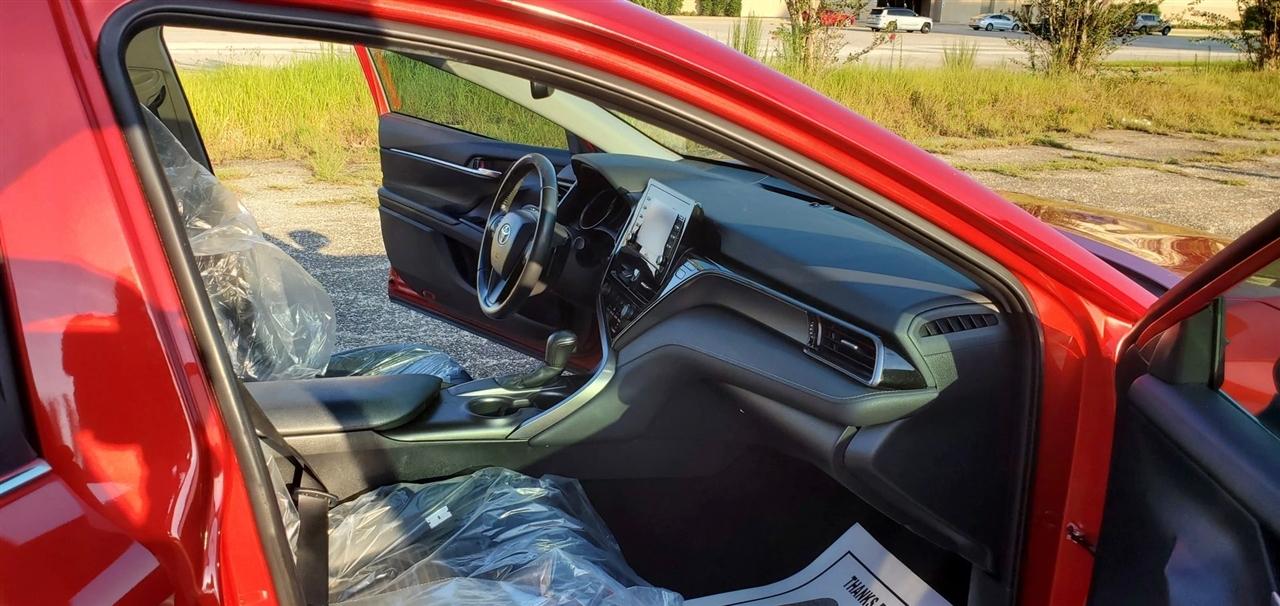 Toyota Camry SE Auto (Natl) 2021