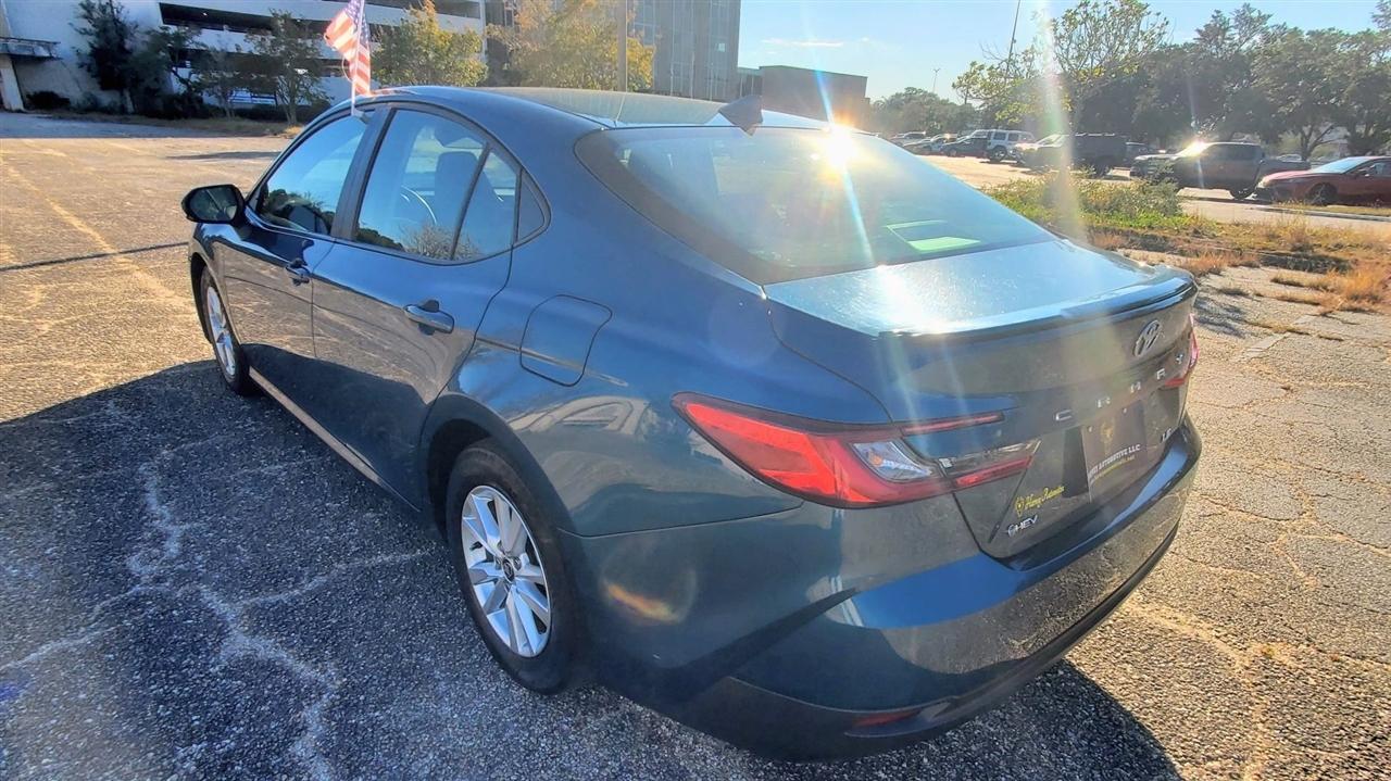Toyota Camry XLE (Natl) 2025