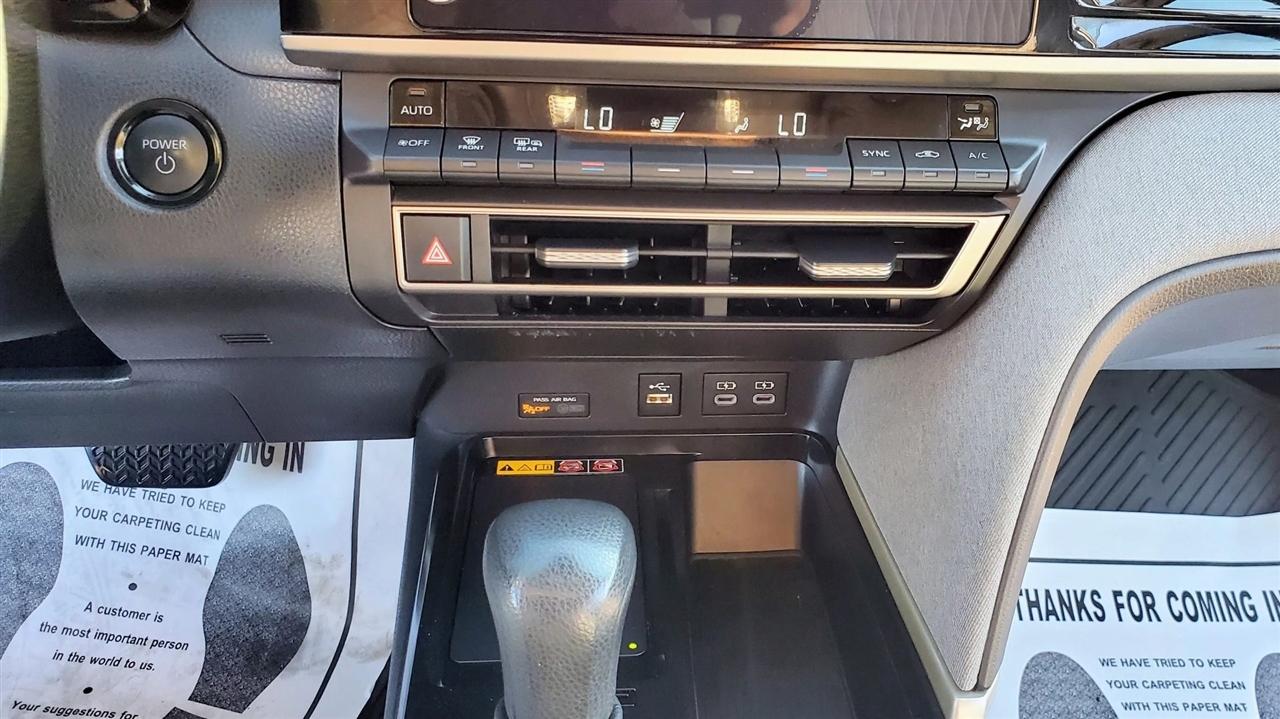 Toyota Camry XLE (Natl) 2025