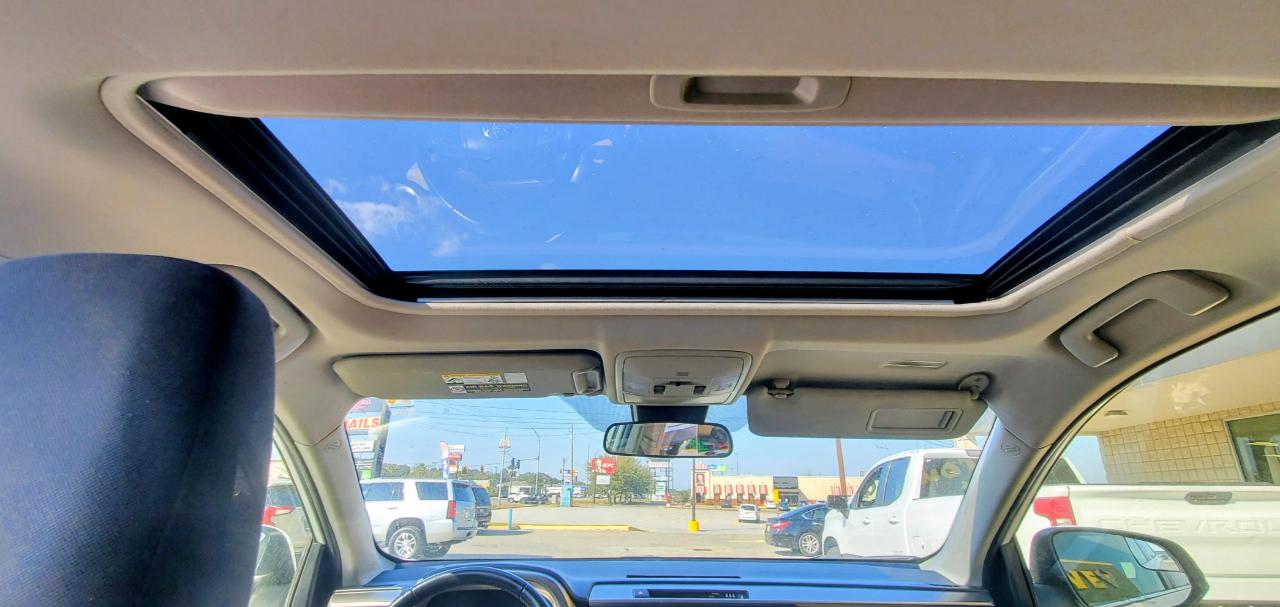 Toyota RAV4 XLE FWD 2017