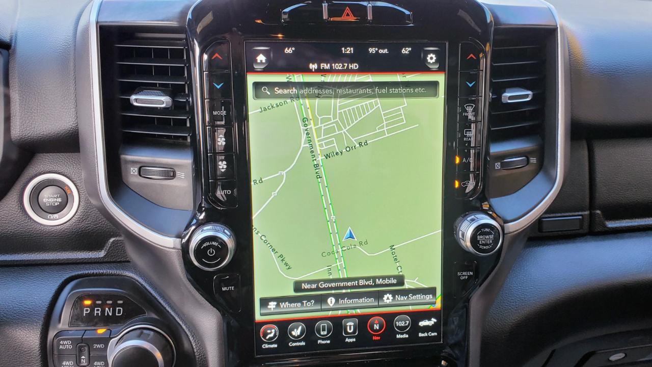 RAM 1500 Big Horn Crew Cab SWB 4WD 2020