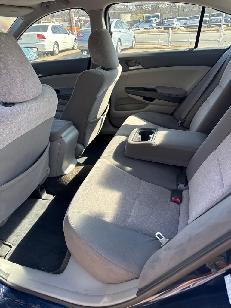 Honda Accord LX sedan AT 2010