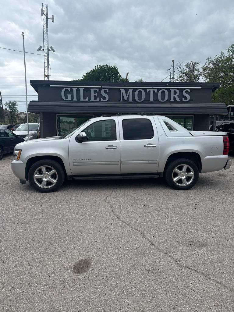 Chevrolet Avalanche LT 2WD 2011