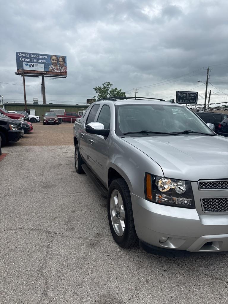 Chevrolet Avalanche LT 2WD 2011