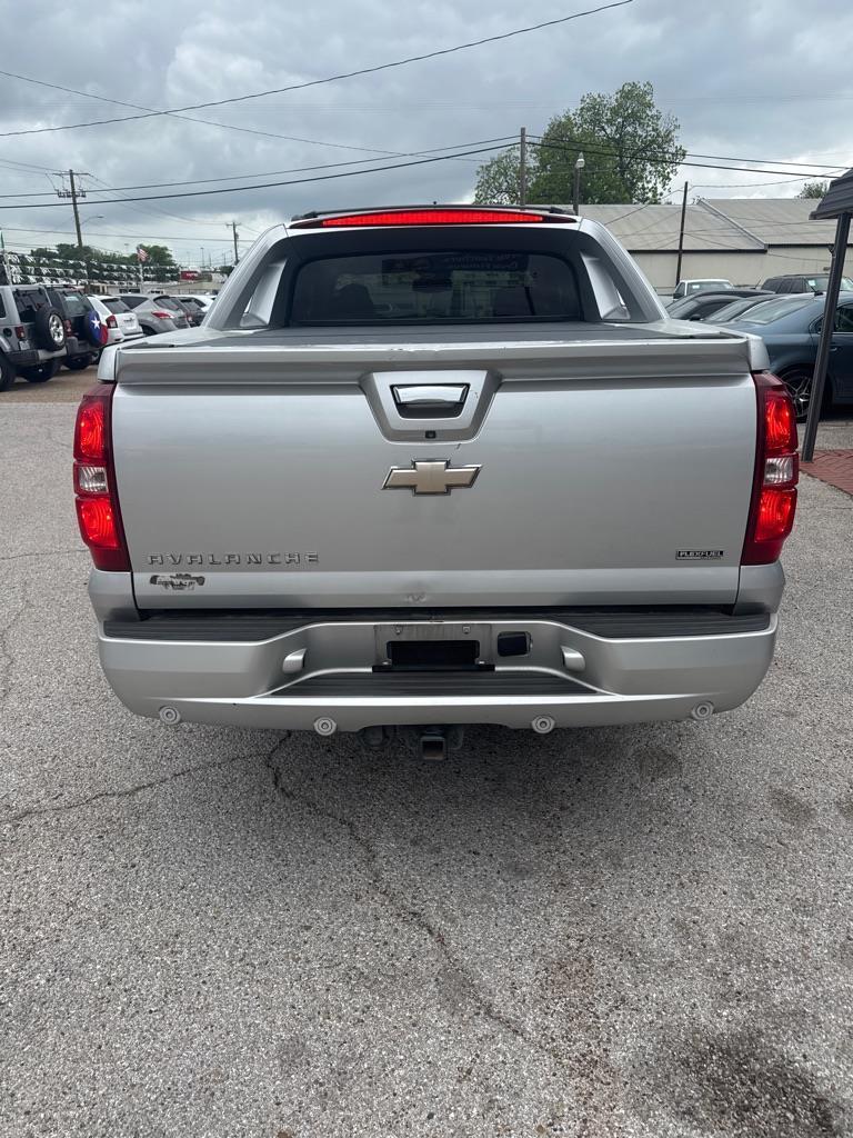 Chevrolet Avalanche LT 2WD 2011