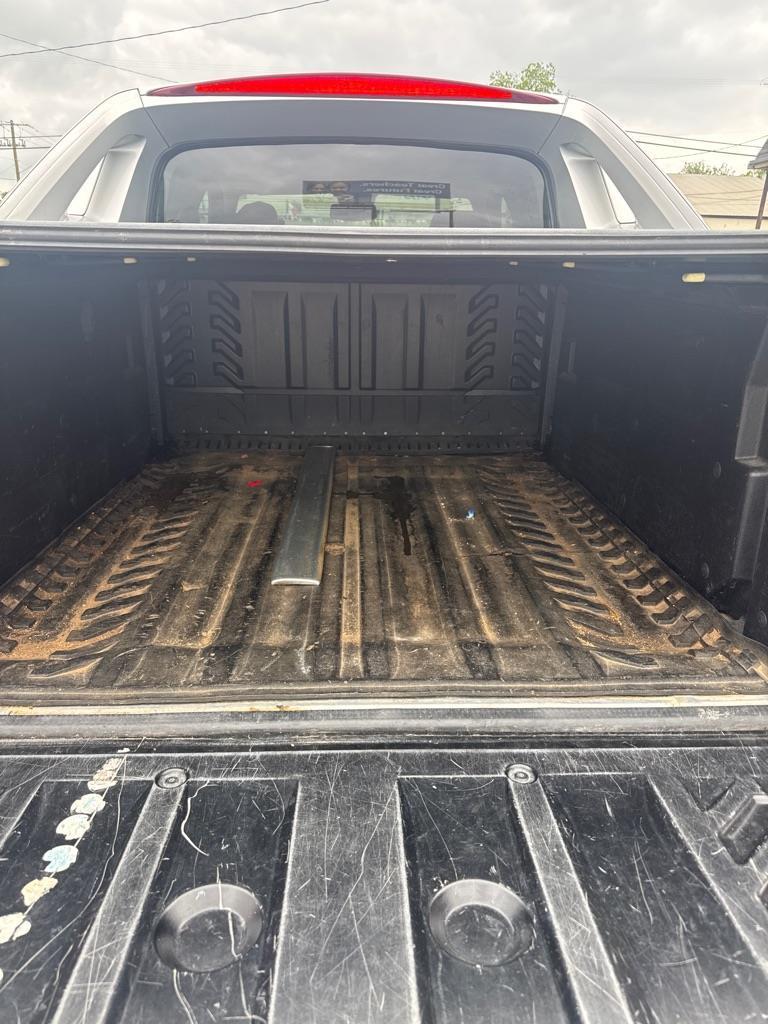 Chevrolet Avalanche LT 2WD 2011