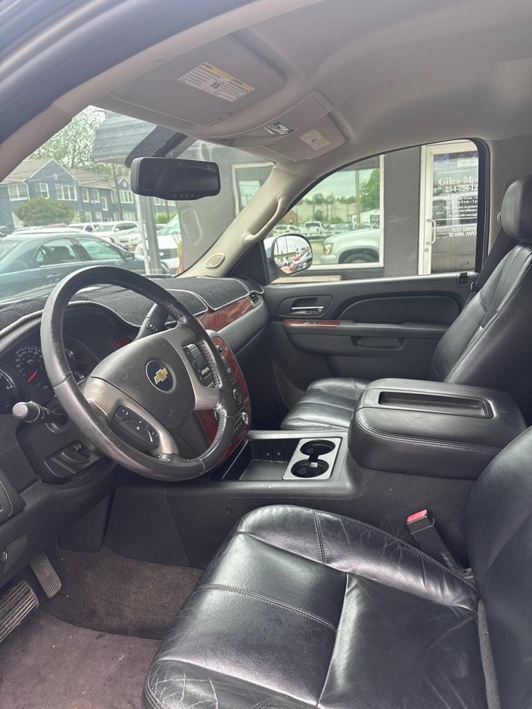 Chevrolet Avalanche LT 2WD 2011