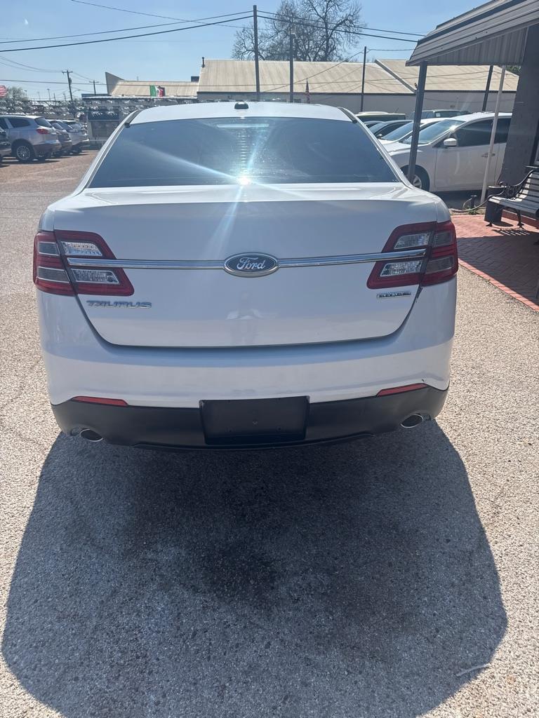 Ford Taurus SE FWD 2014
