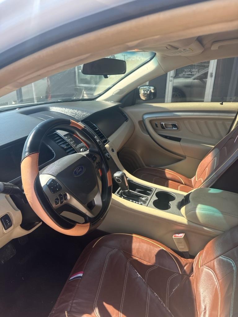 Ford Taurus SE FWD 2014