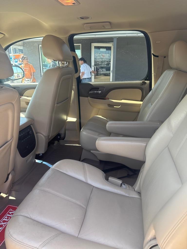 Chevrolet Suburban LT 1500 2WD 2012