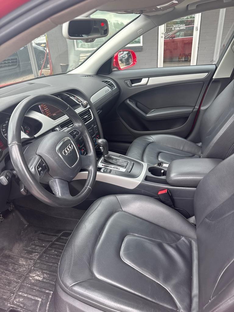 Audi A4 2.0T Sedan quattro Tiptronic 2011