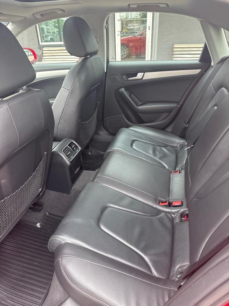 Audi A4 2.0T Sedan quattro Tiptronic 2011