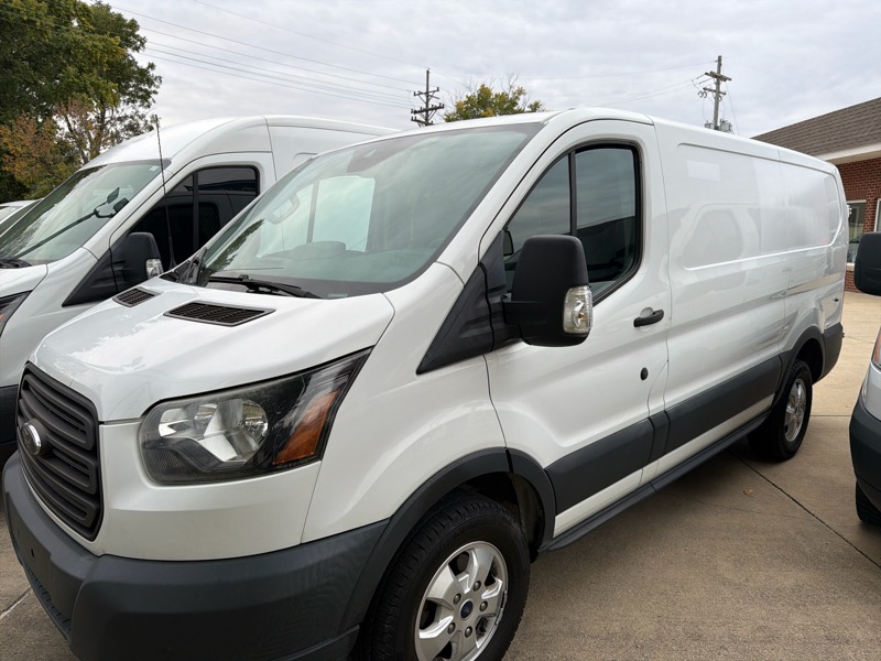 Ford Transit 250 Van Low Roof w/Sliding Pass. 130-in. WB 2017 Ford Transit 250 Van Low Roof w/Sliding Pass. 130-in. WB 2017