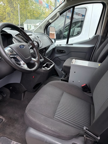 Ford Transit 250 Van Low Roof w/Sliding Pass. 130-in. WB 2017 Ford Transit 250 Van Low Roof w/Sliding Pass. 130-in. WB 2017