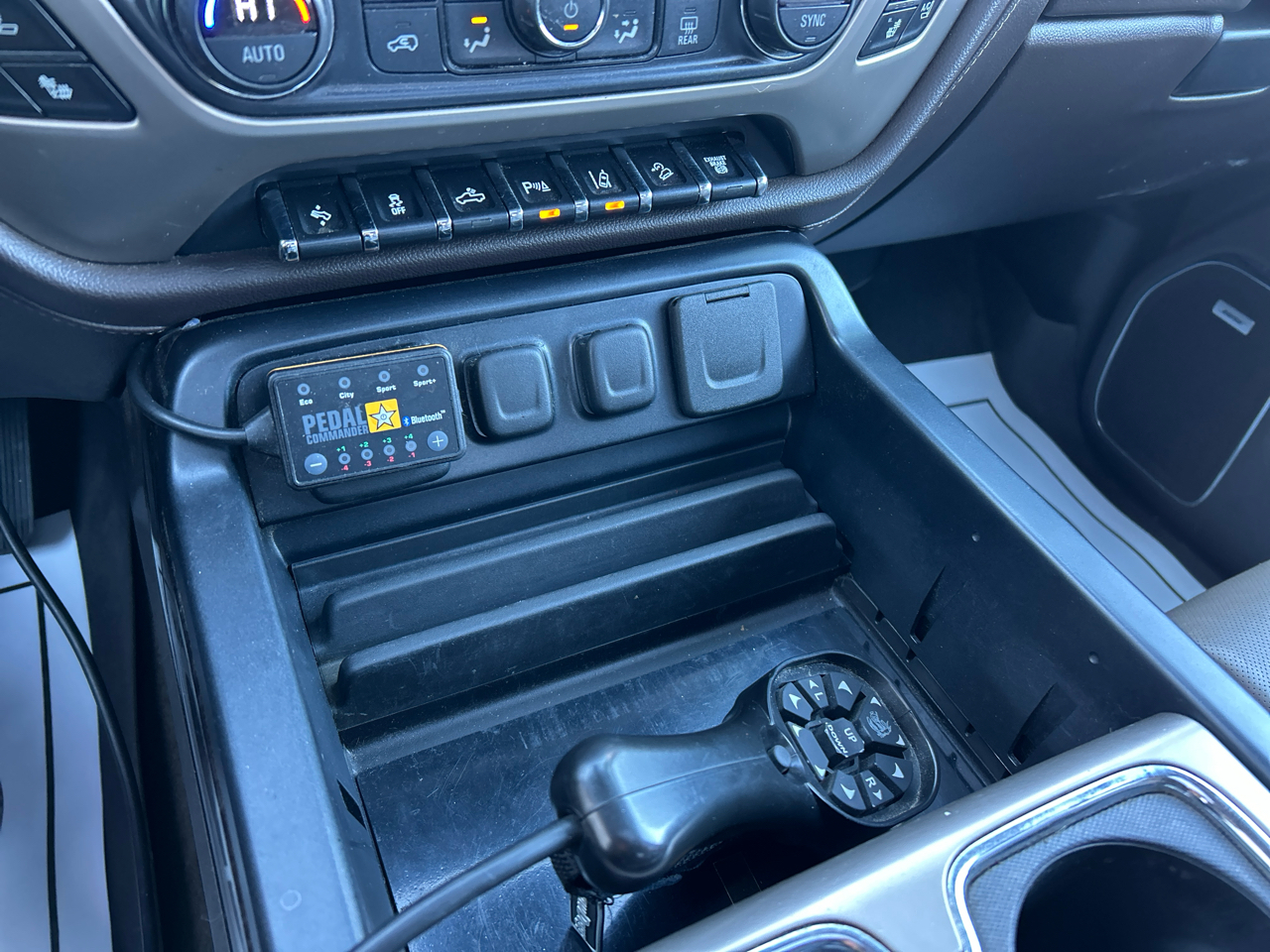 GMC Sierra 3500HD Denali Crew Cab 4WD 2015