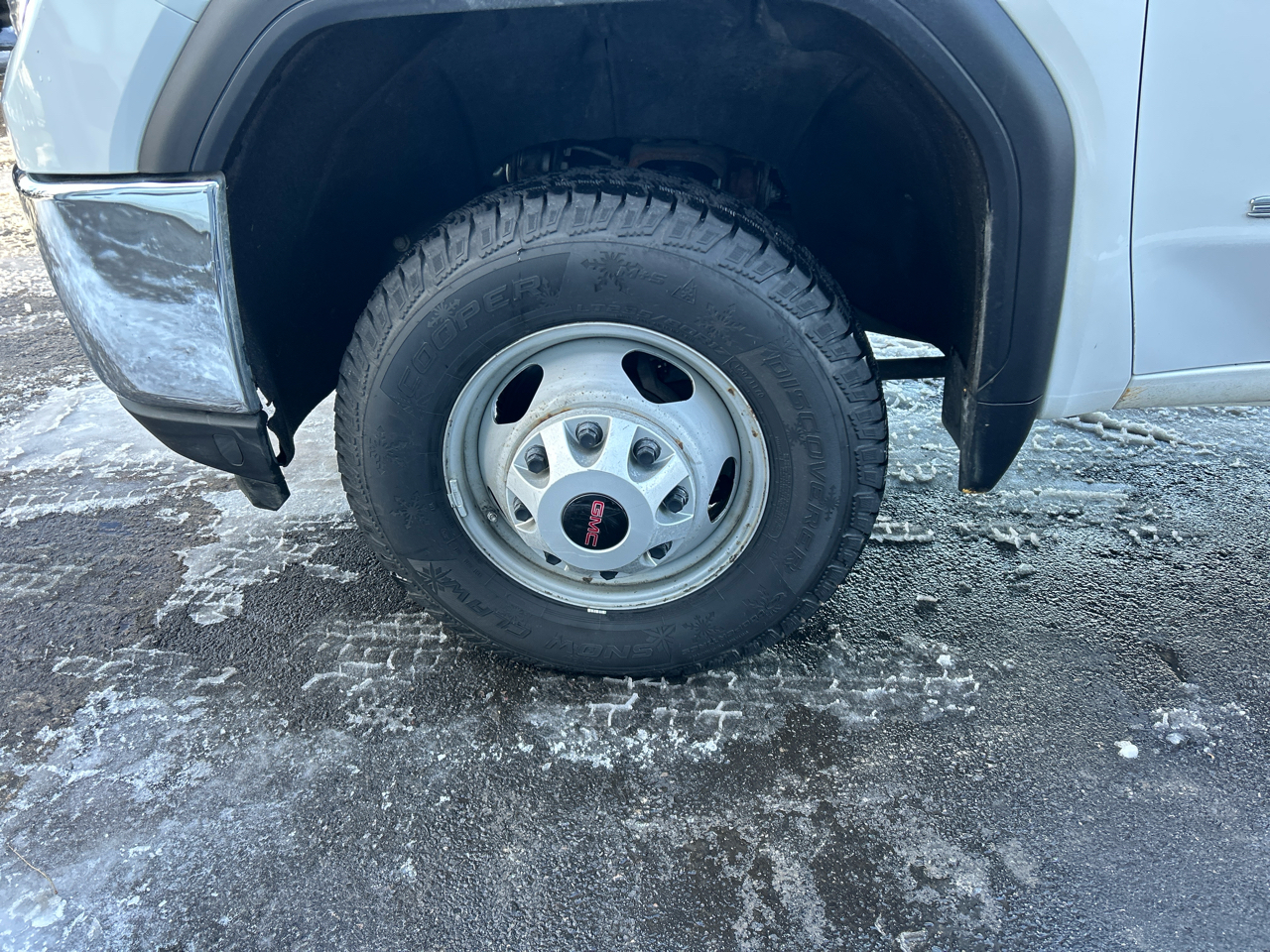 GMC Sierra 3500HD Pro Crew Cab 4WD SB 2022