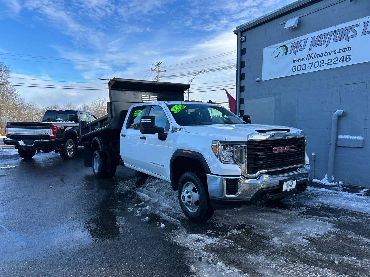 GMC Sierra 3500HD Pro Crew Cab 4WD SB 2022