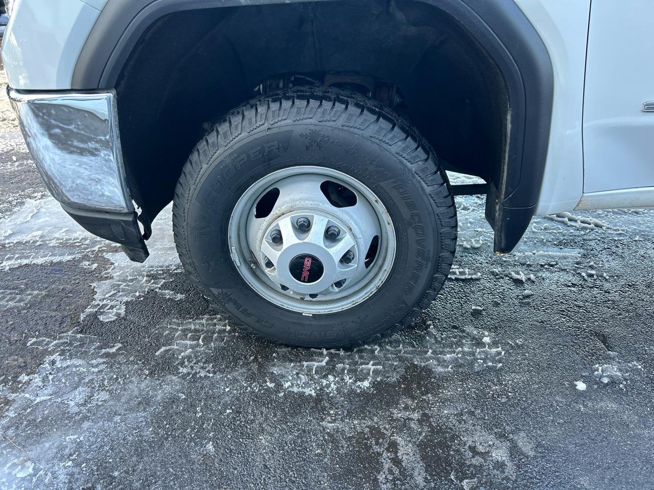 GMC Sierra 3500HD Pro Crew Cab 4WD SB 2022