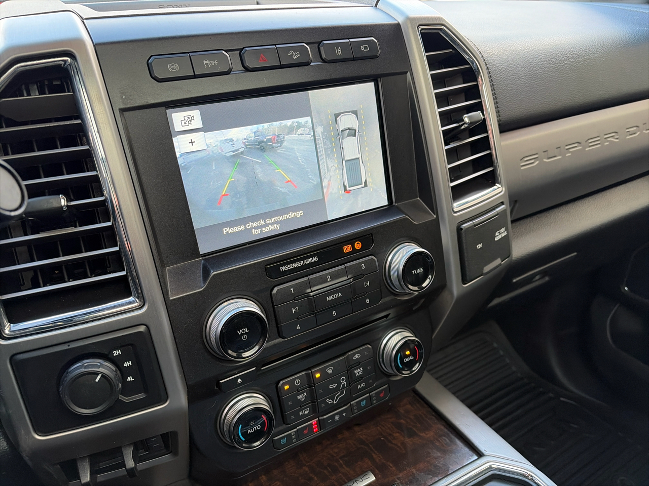 Ford F-450 SD Platinum Crew Cab DRW 4WD 2017