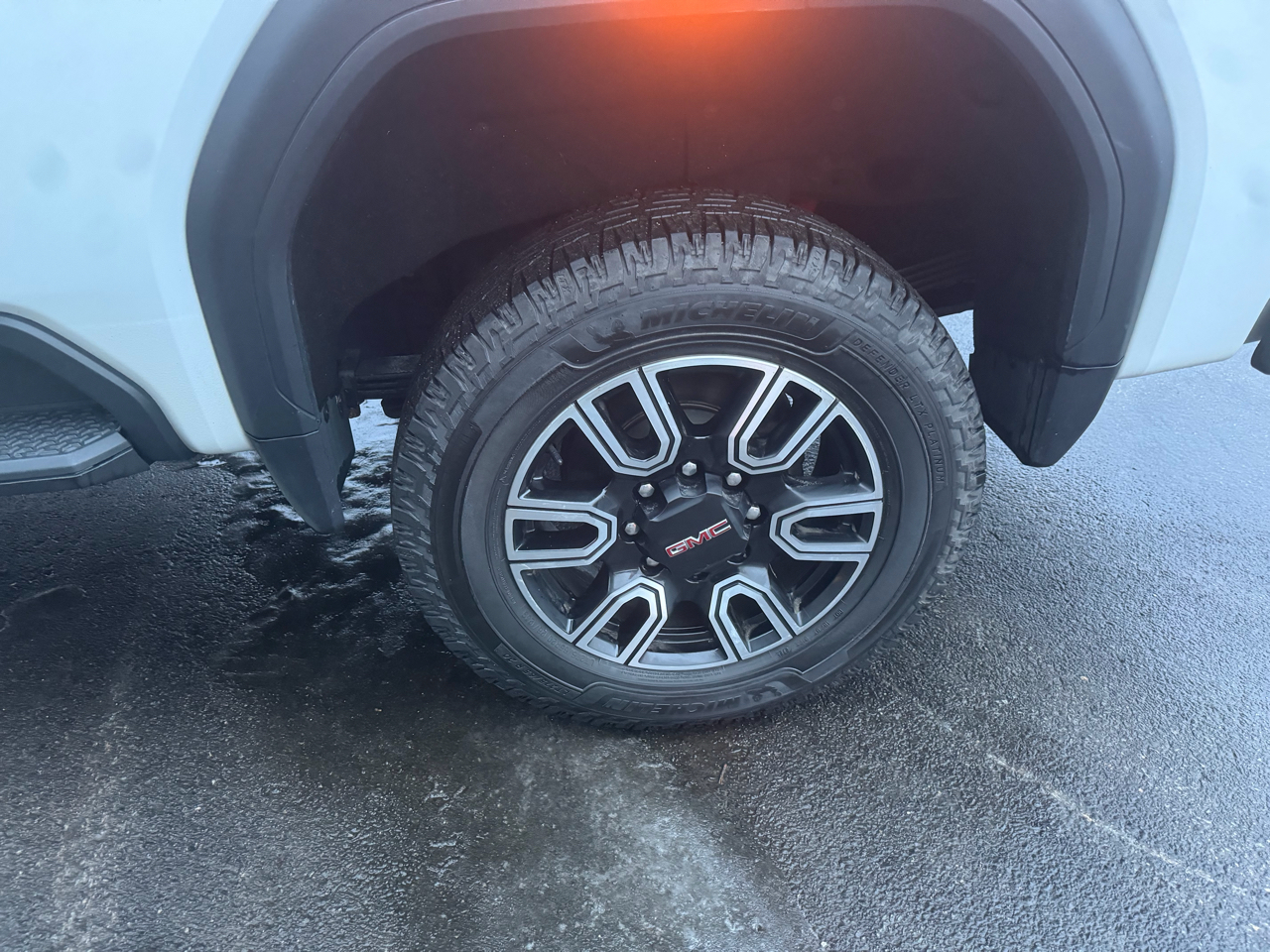 GMC Sierra 2500HD AT4 Crew Cab 4WD 2023