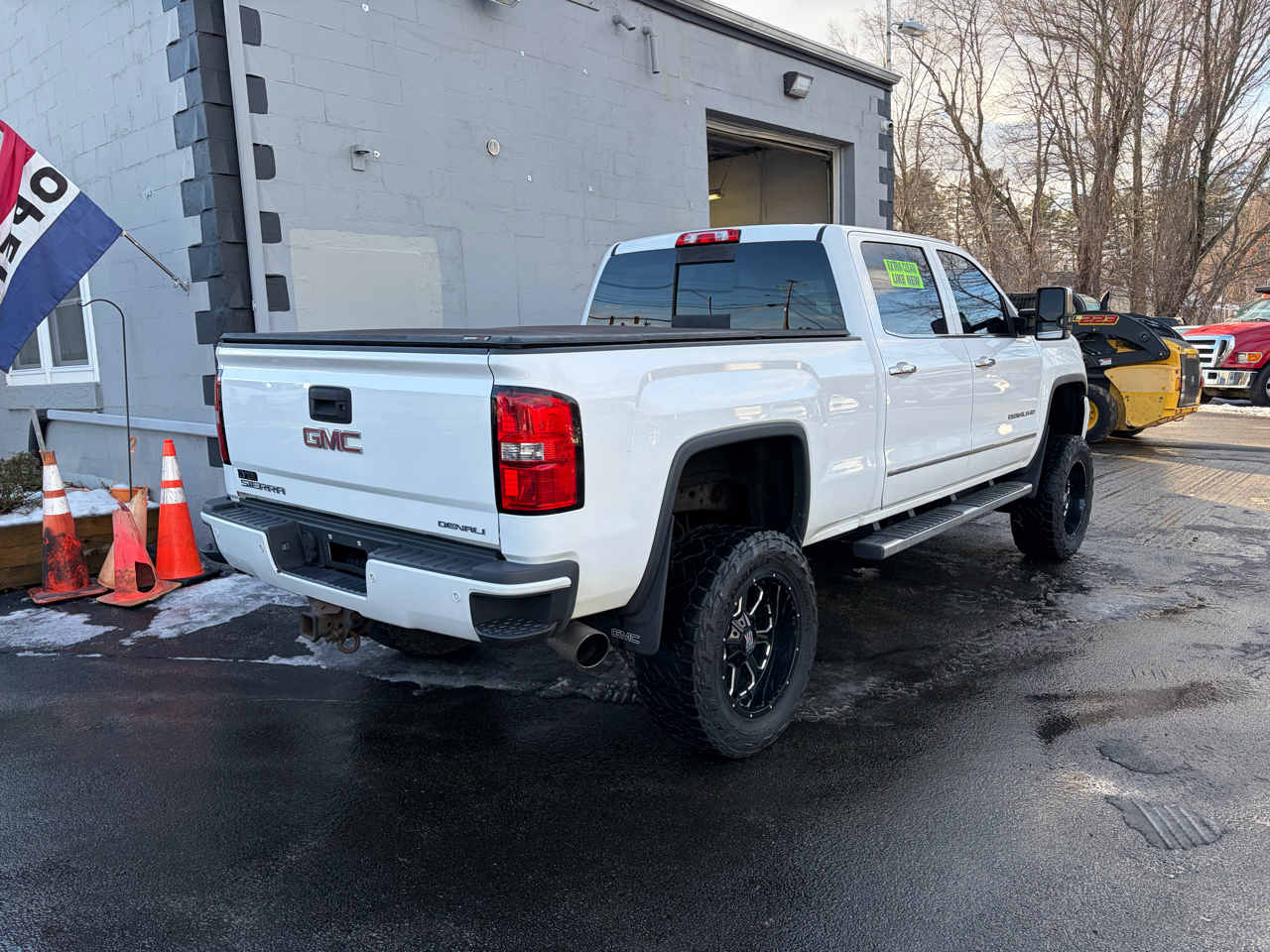 GMC Sierra 2500HD Denali Crew Cab 4WD 2015