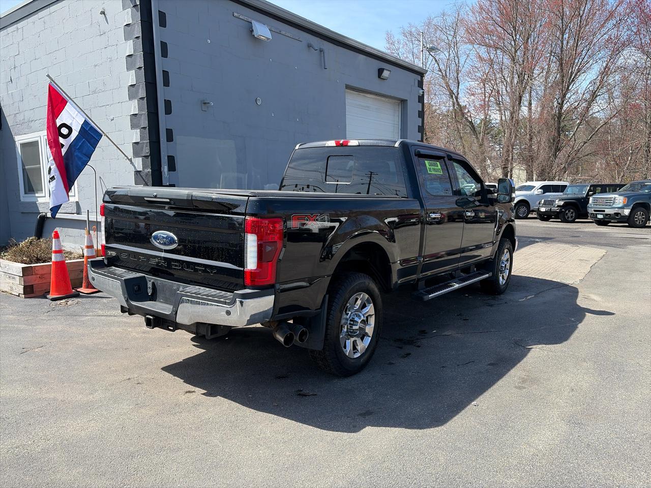 Ford F-350 SD Lariat Crew Cab 4WD 2017