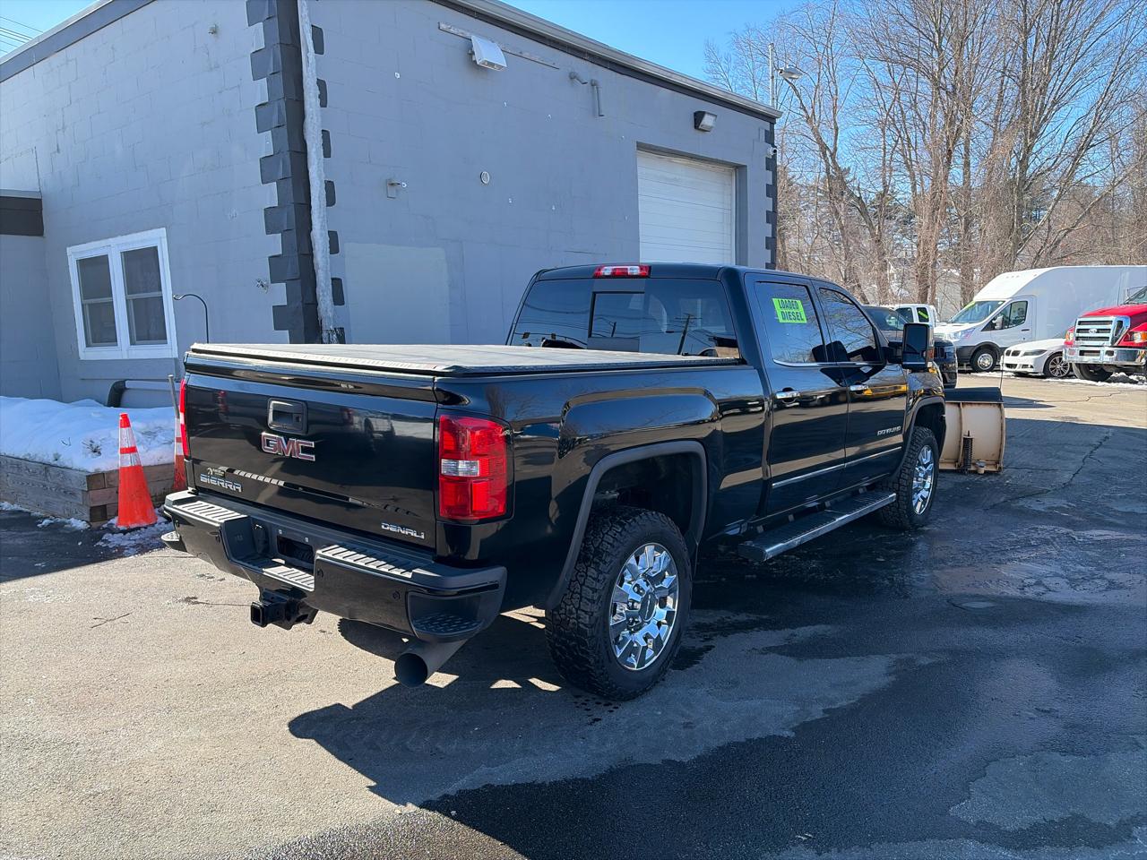 GMC Sierra 2500HD Denali Crew Cab 4WD 2018