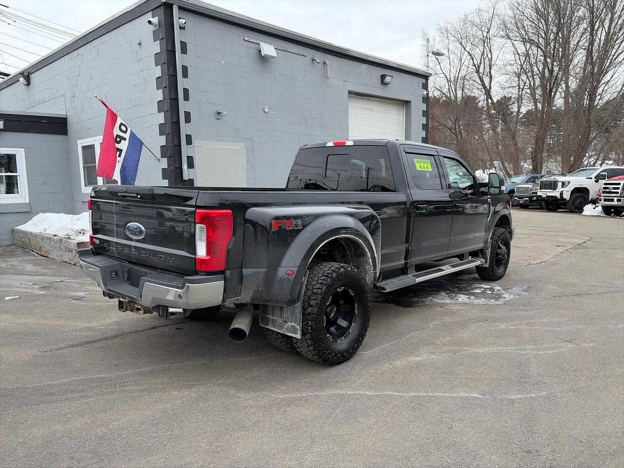 Ford F-350 SD Lariat Crew Cab Long Bed DRW 4WD 2017